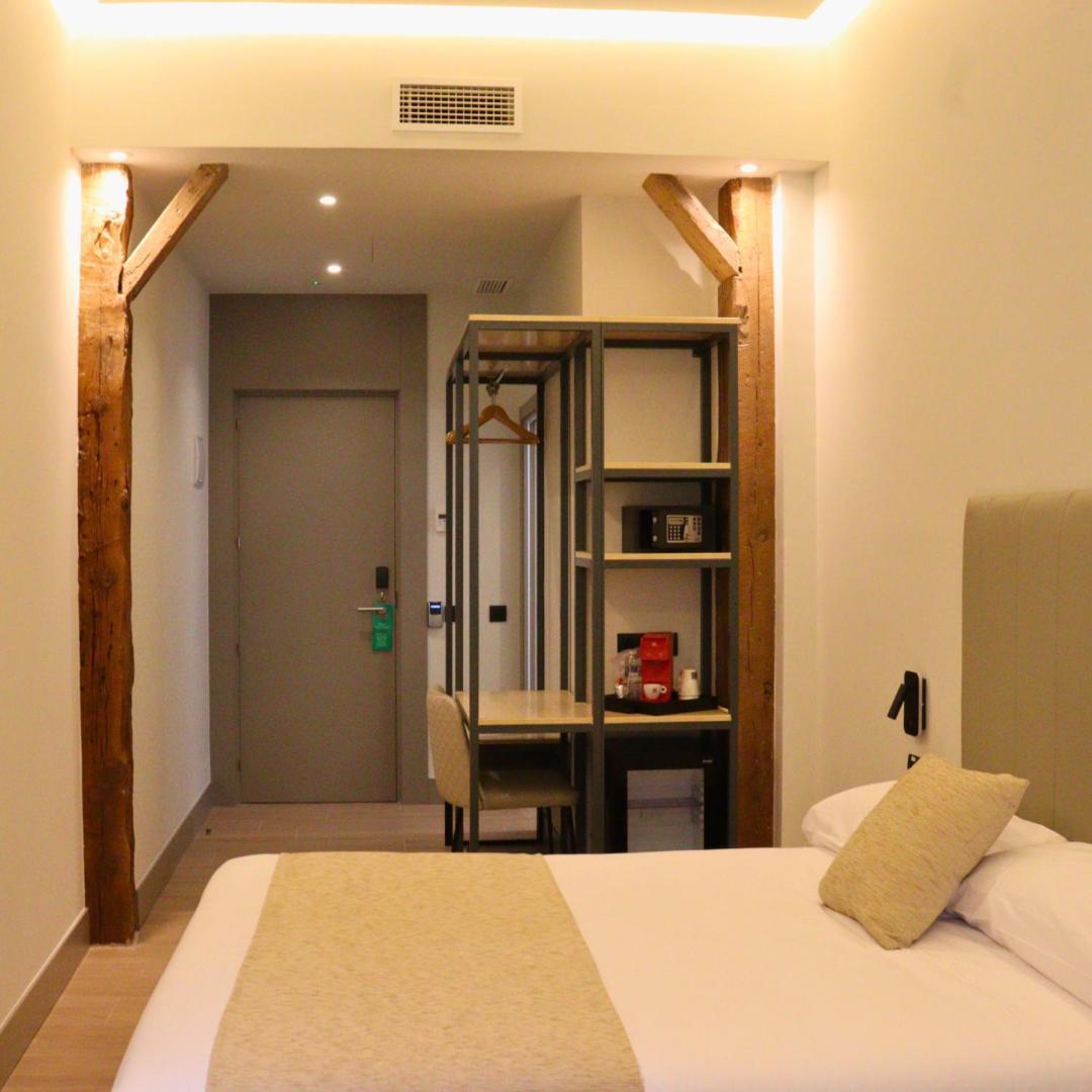 Hostal La Rua-Montera Madrid Bagian luar foto