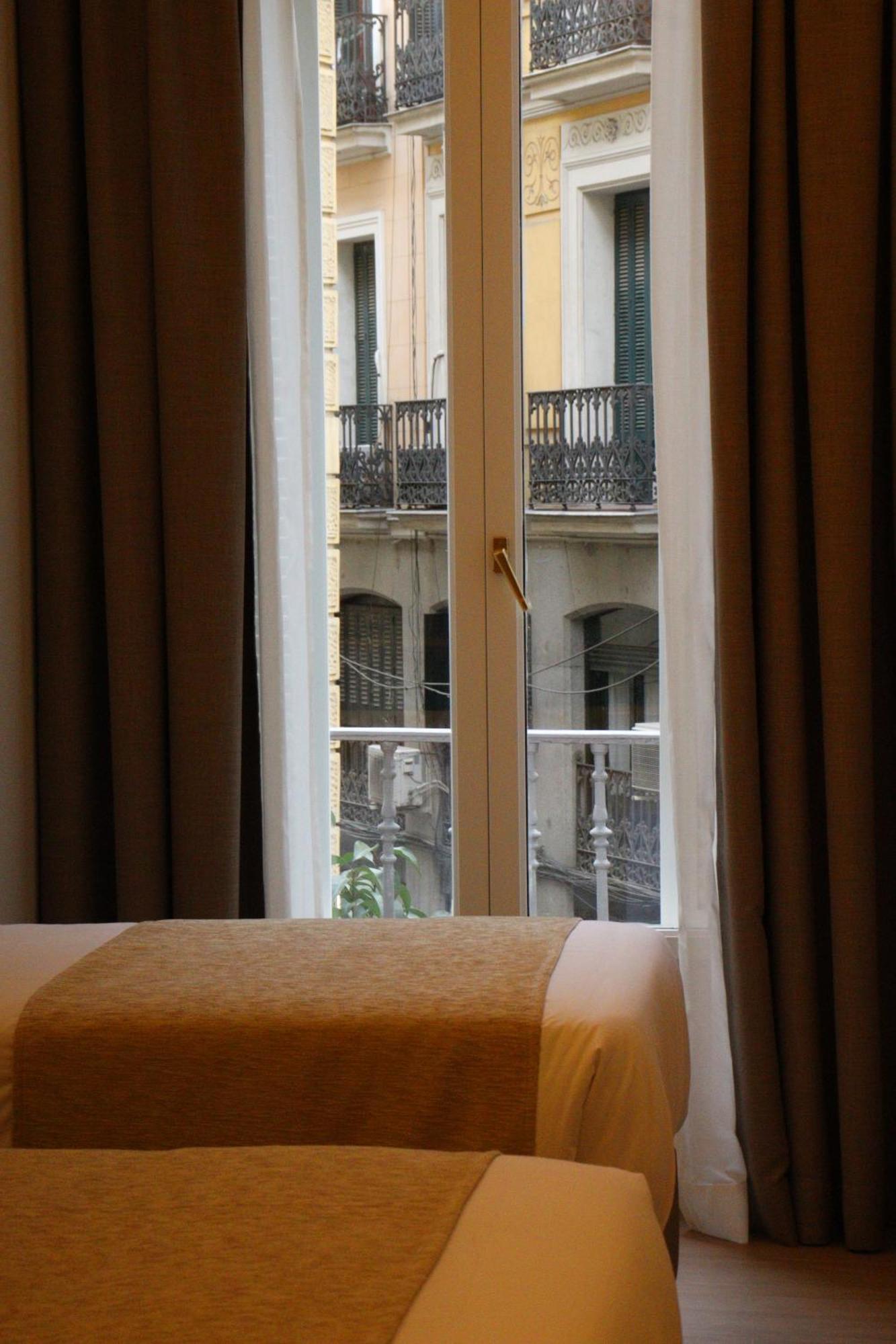Hostal La Rua-Montera Madrid Bagian luar foto